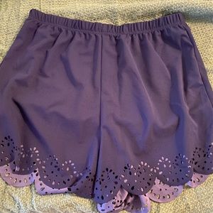 Shein Woman’s size 1X Scalloped bottom Shorts, Never worn